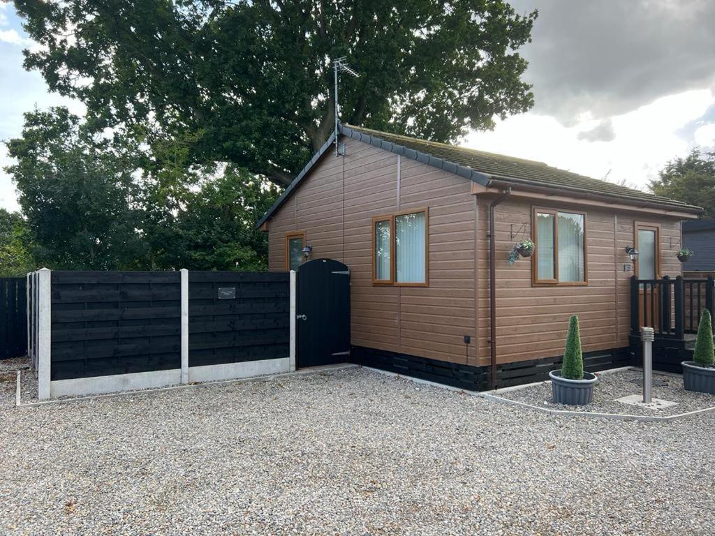 Cherry Cabin With Hot Tub York Exterior foto